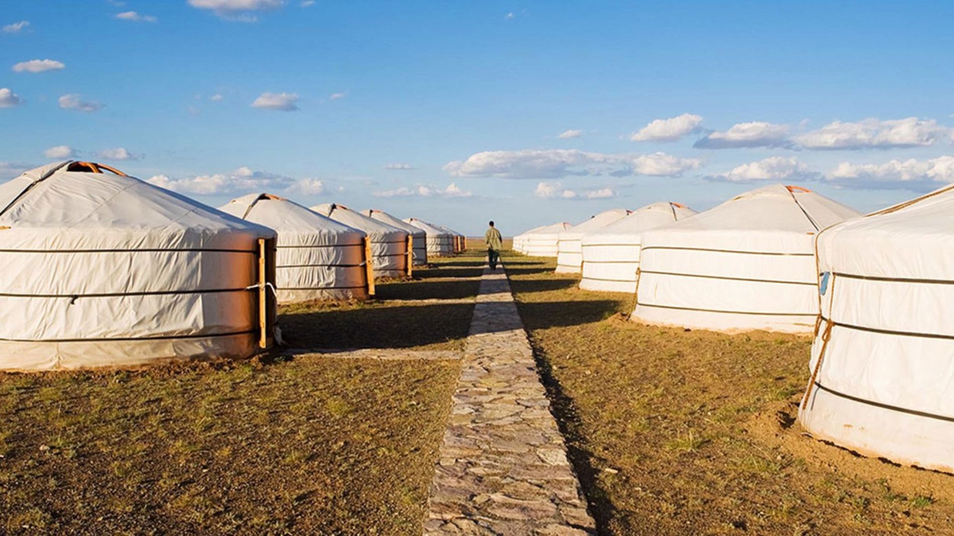 Erdene-Ukhaa Ger Camp 