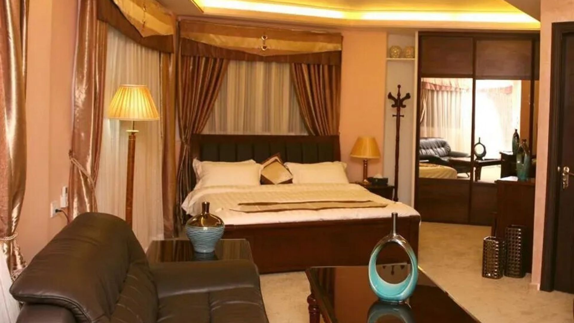 Seven Wonders Hotel