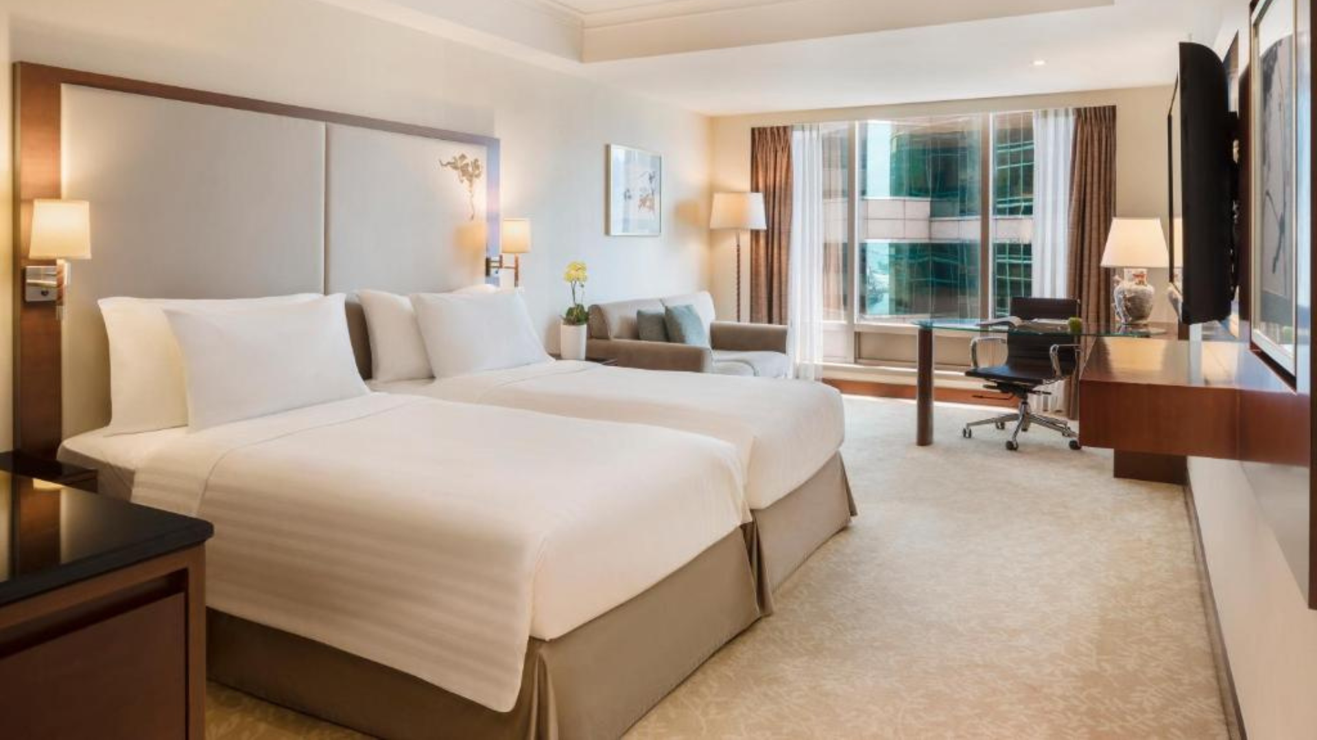 Royal Pacific Hotel