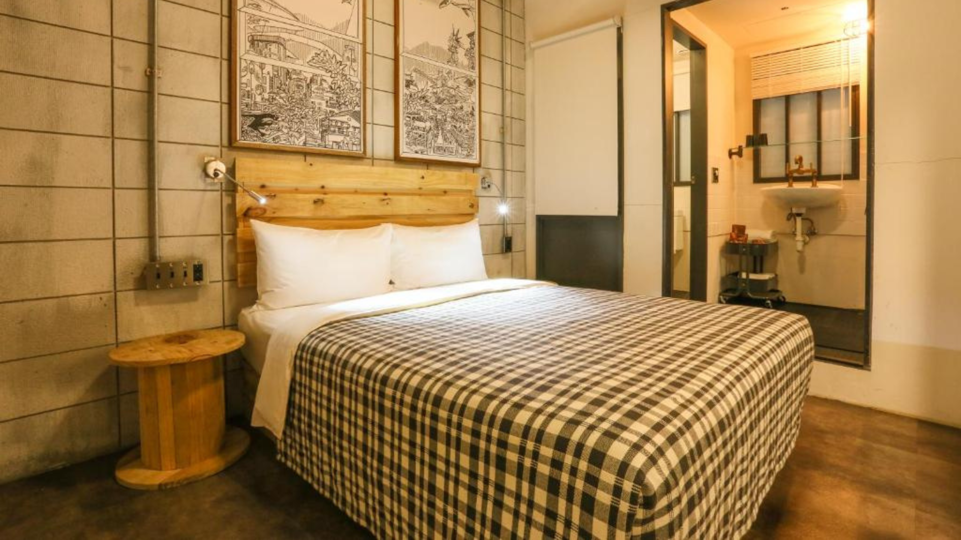 Hotel Papa Whale