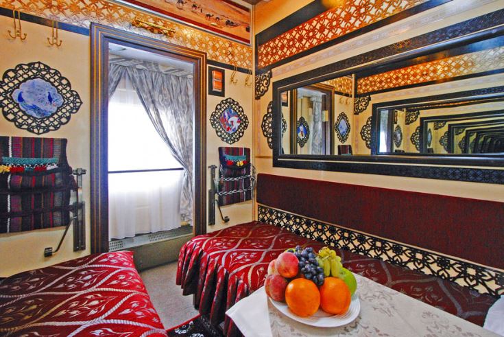 Aladdin Deluxe cabin category onboard the train