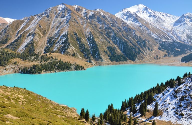 A stunning turquoise lake