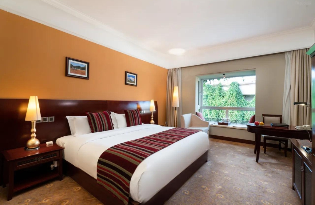 Paradise Hotel
