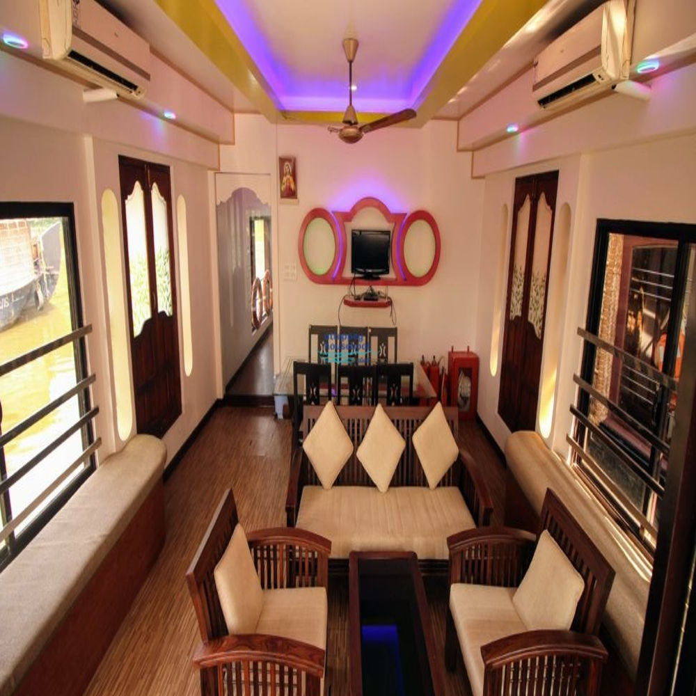 AC Deluxe Houseboat