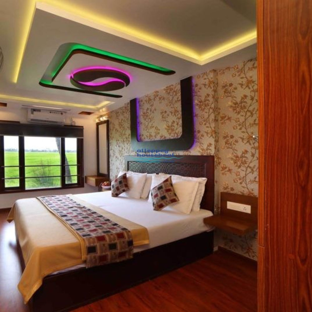 AC Premium Houseboat