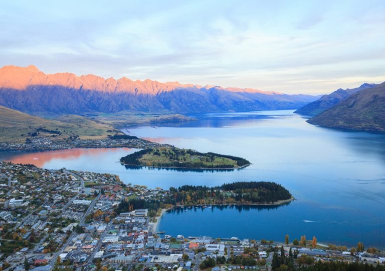 Lake Wakatipu in Queenstown