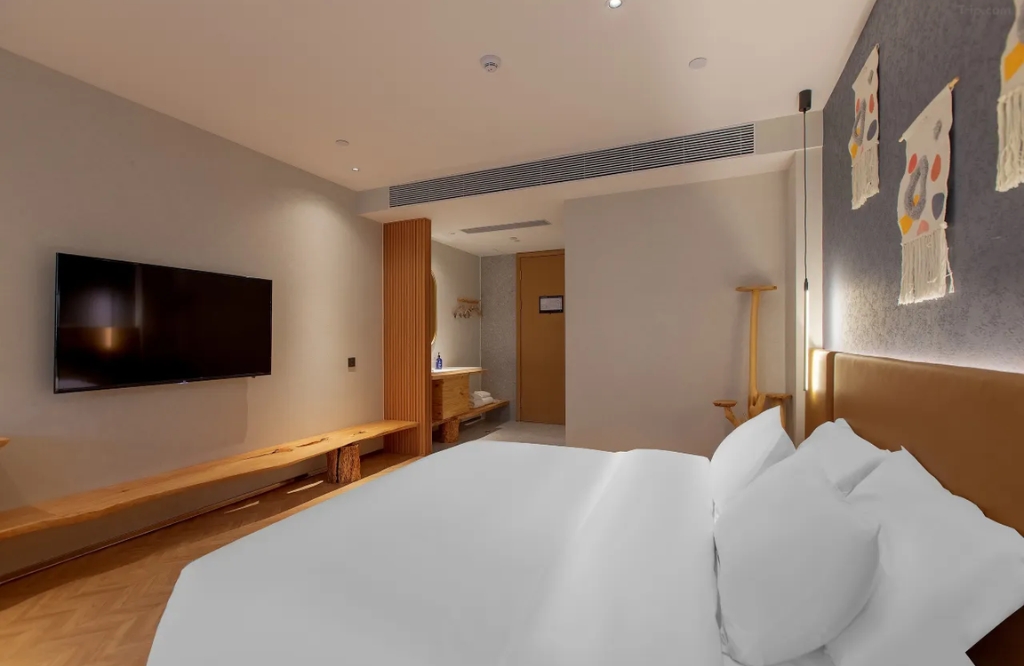 Burqin Shenhu Hotel