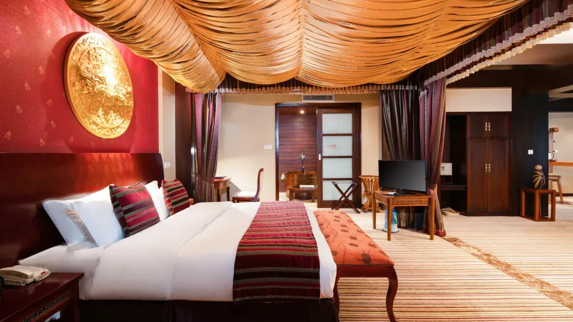 Paradise Hotel