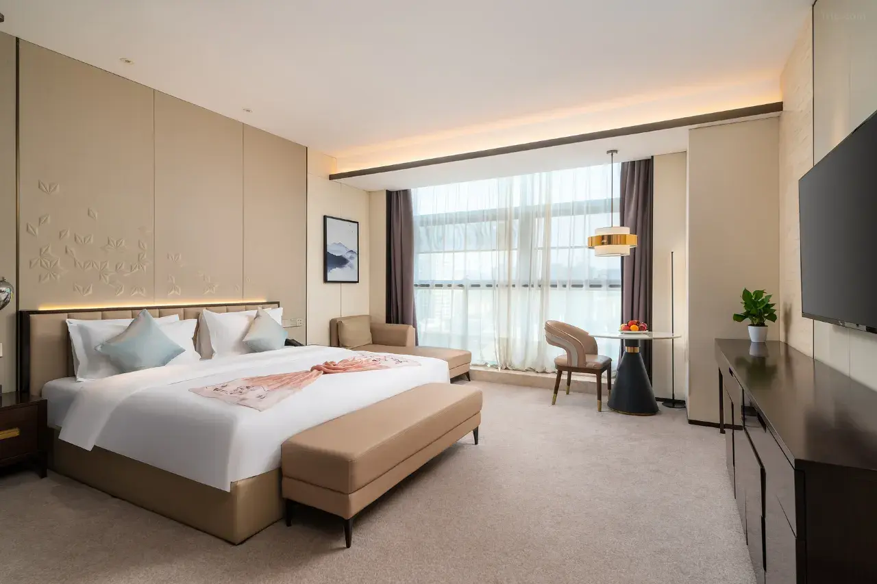 Qingdao Ronghai Yaozhou Hotel or similar