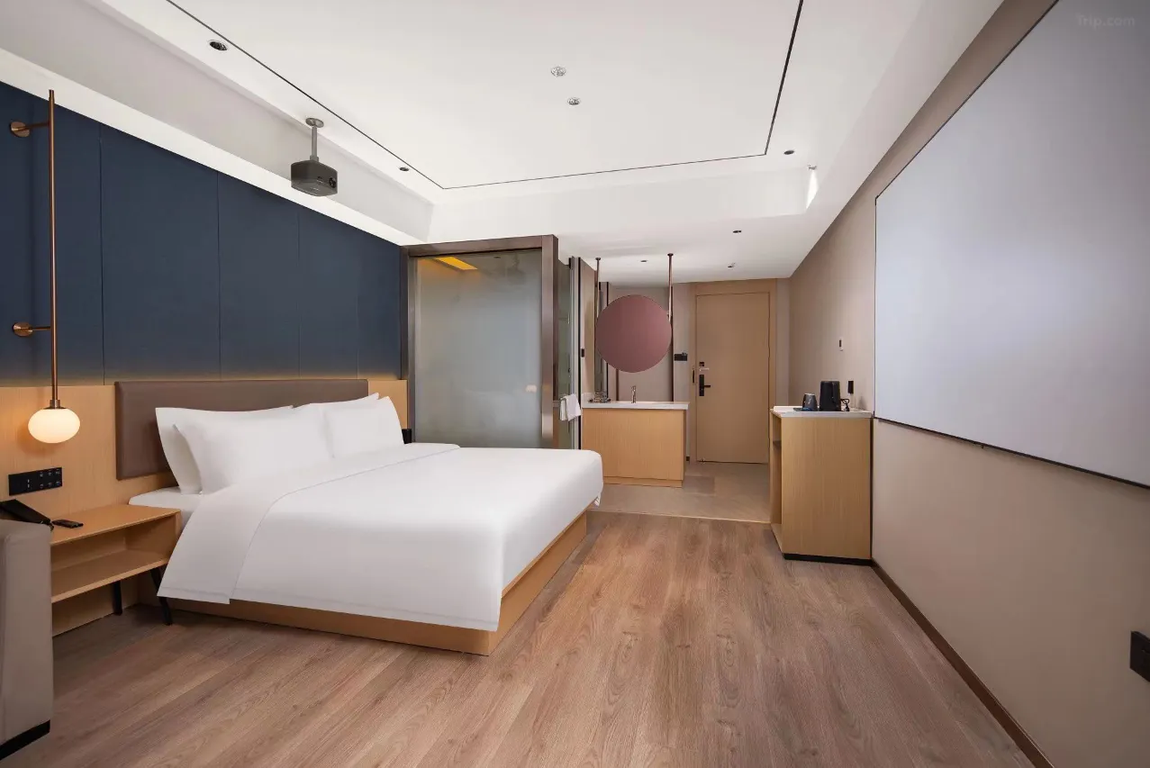 Elong Anyue Hotel or similar