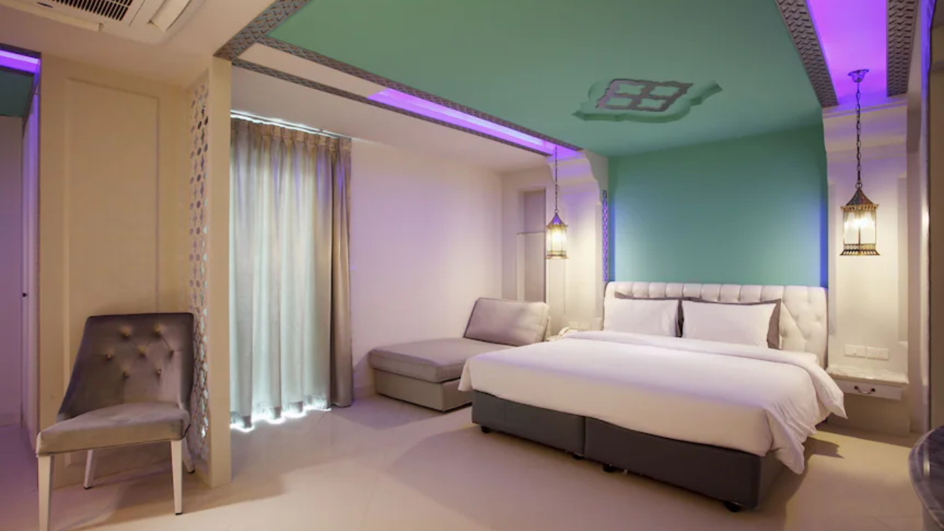 The Verandah Hotel