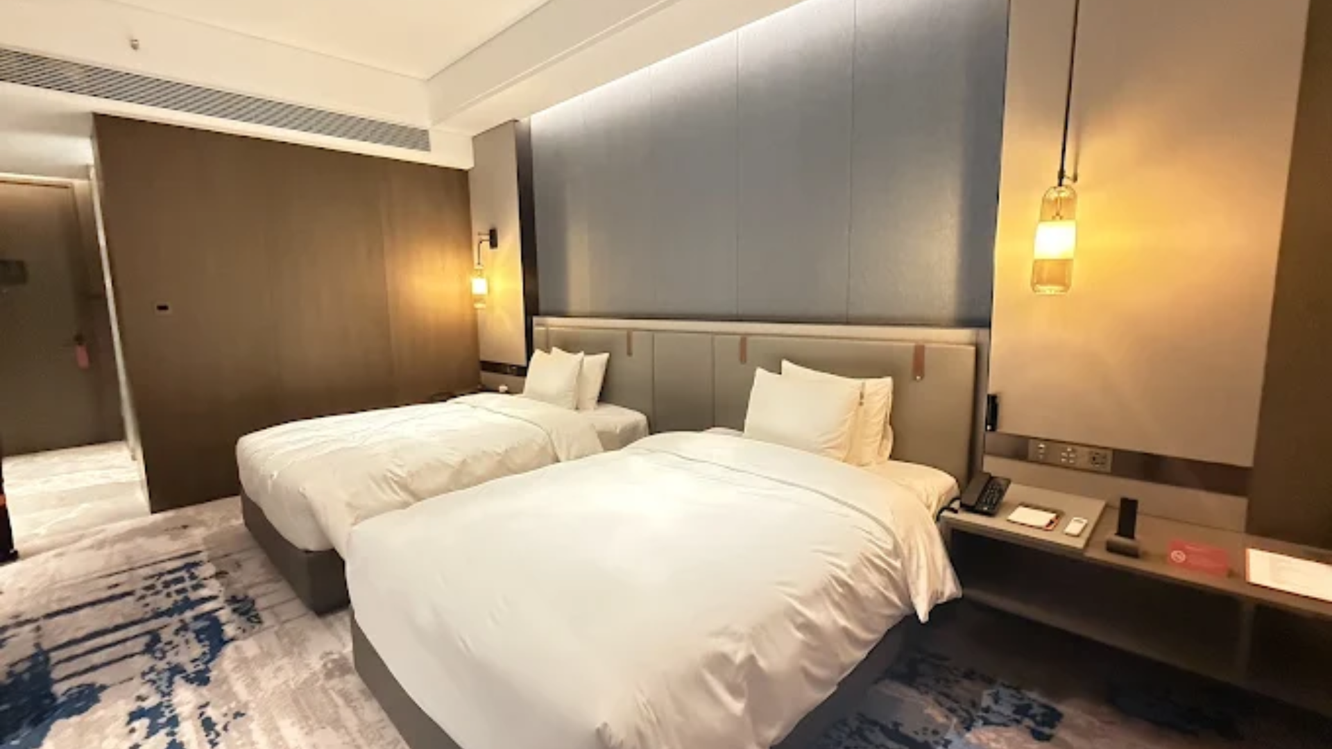 Holiday Inn Express Hotel