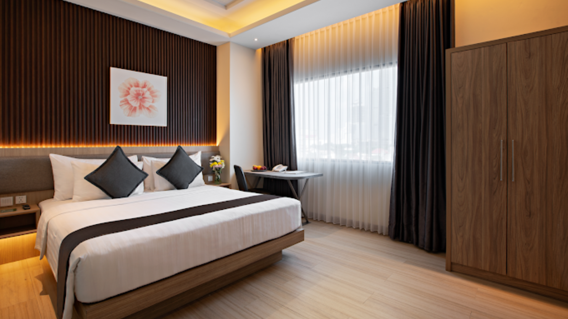 Grand Orchardz Hotel