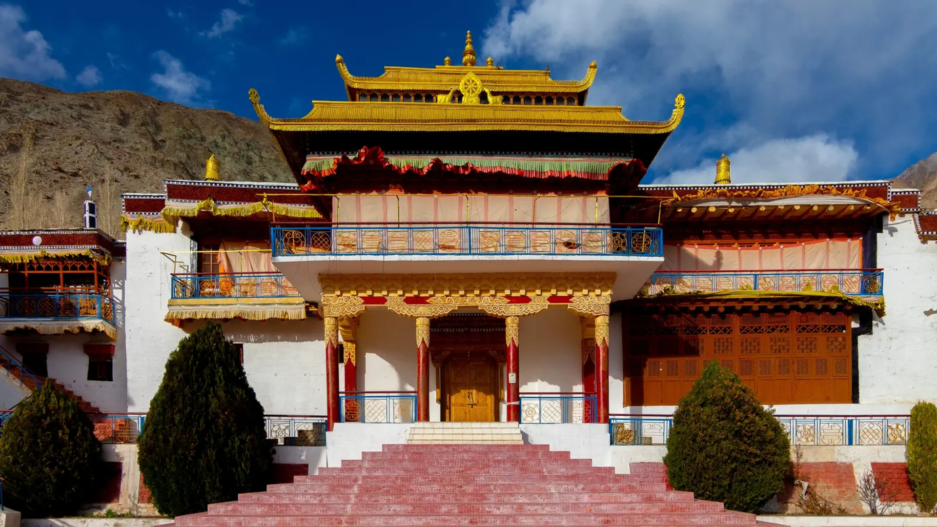 8D7N Ladakh Adventure: High Passes, Monasteries & Starry Skies (AHLL)