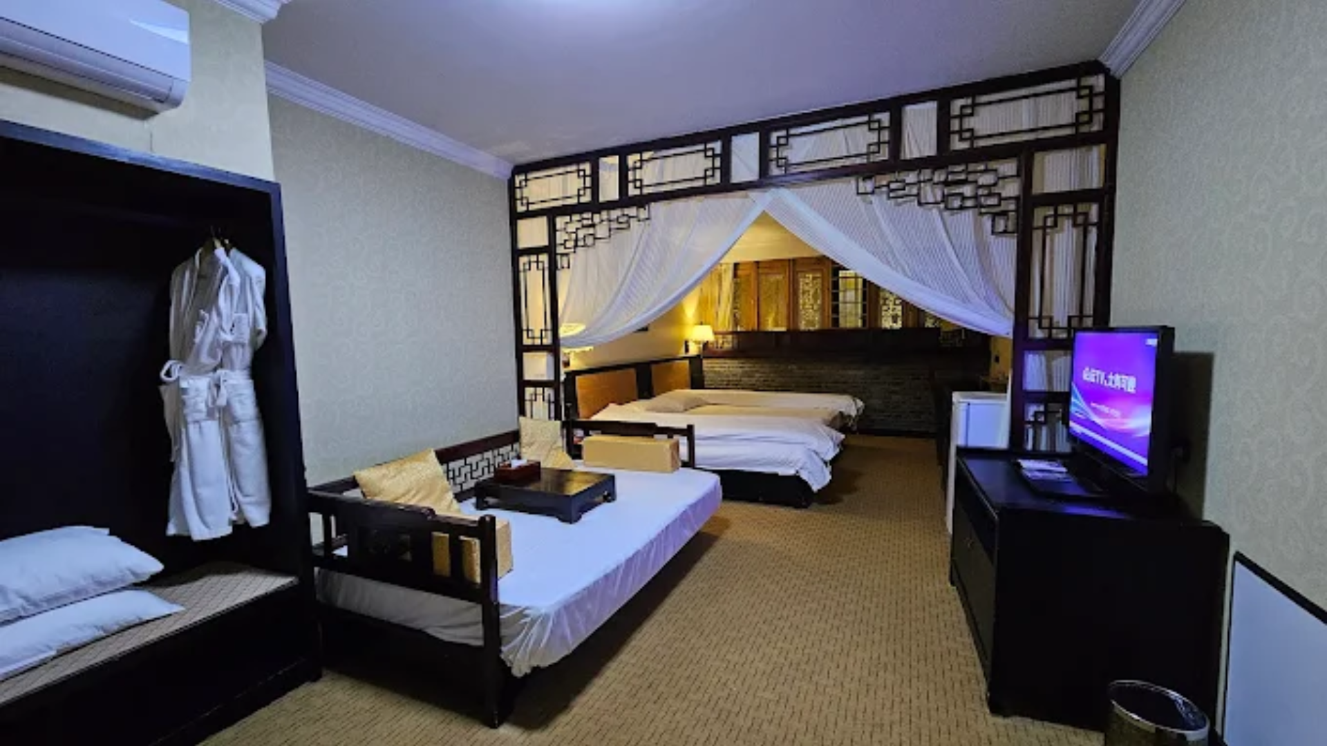 Lijiang Wangfu Hotel